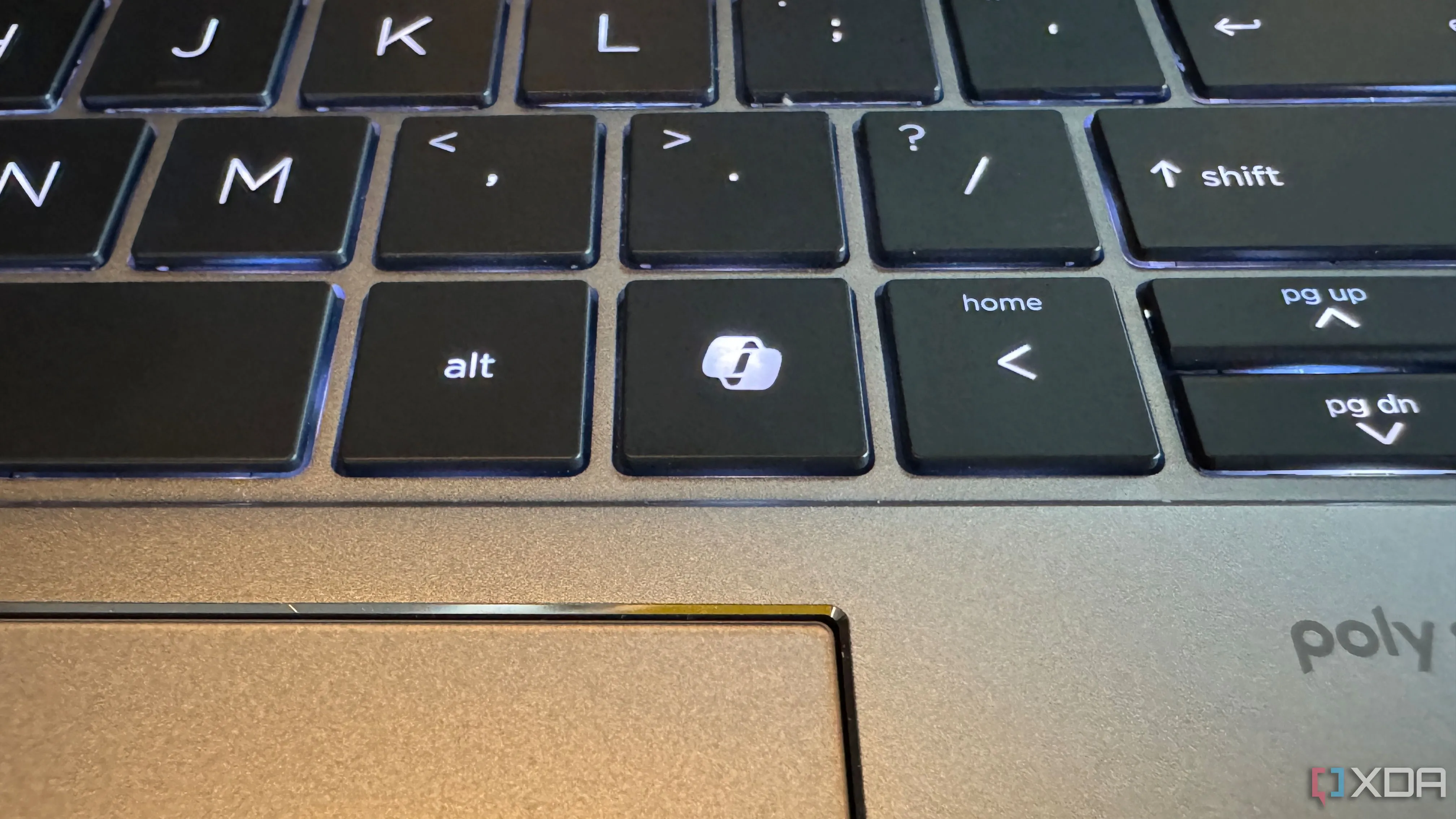 Bàn phím laptop HP ZBook Studio G11 với phím Copilot riêng biệt