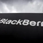 Biểu tượng thương hiệu BlackBerry tại trụ sở chính, đại diện cho sự trở lại của điện thoại bàn phím vật lý