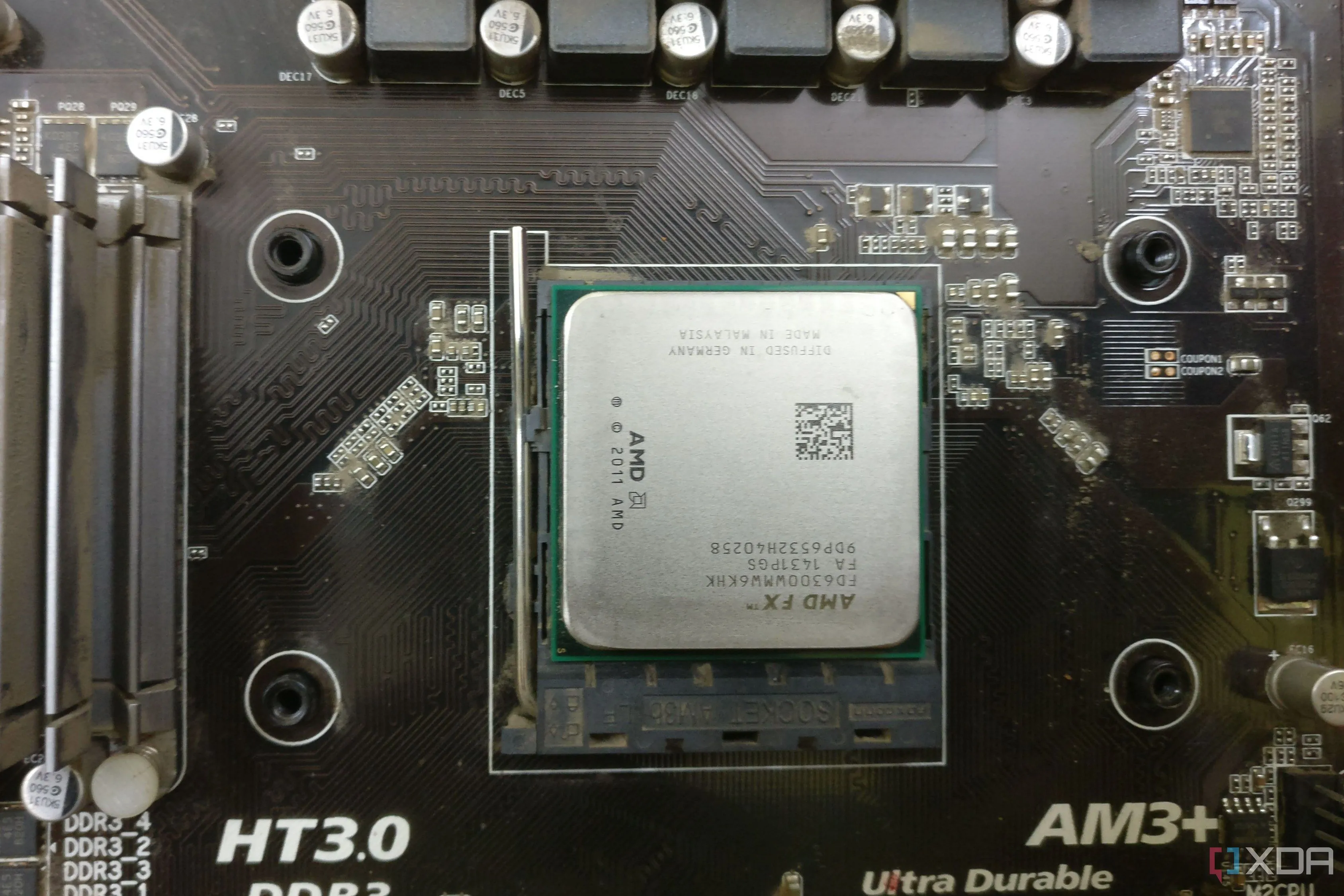 Bo mạch chủ Gigabyte AM3+ kết hợp với CPU AMD FX-6300 4 nhân