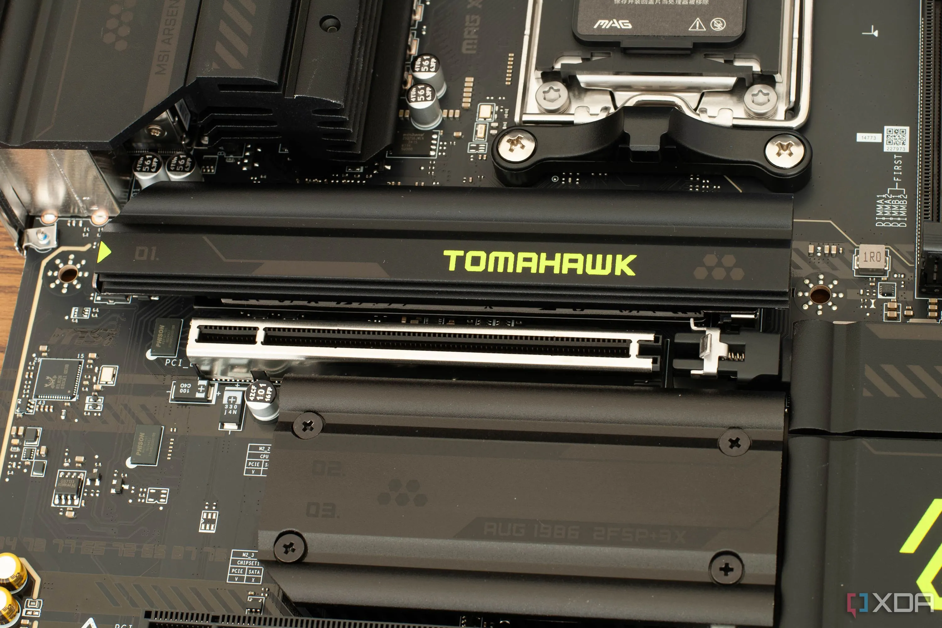 Bo mạch chủ MSI MAG X870E Tomahawk Wifi với khe PCIe
