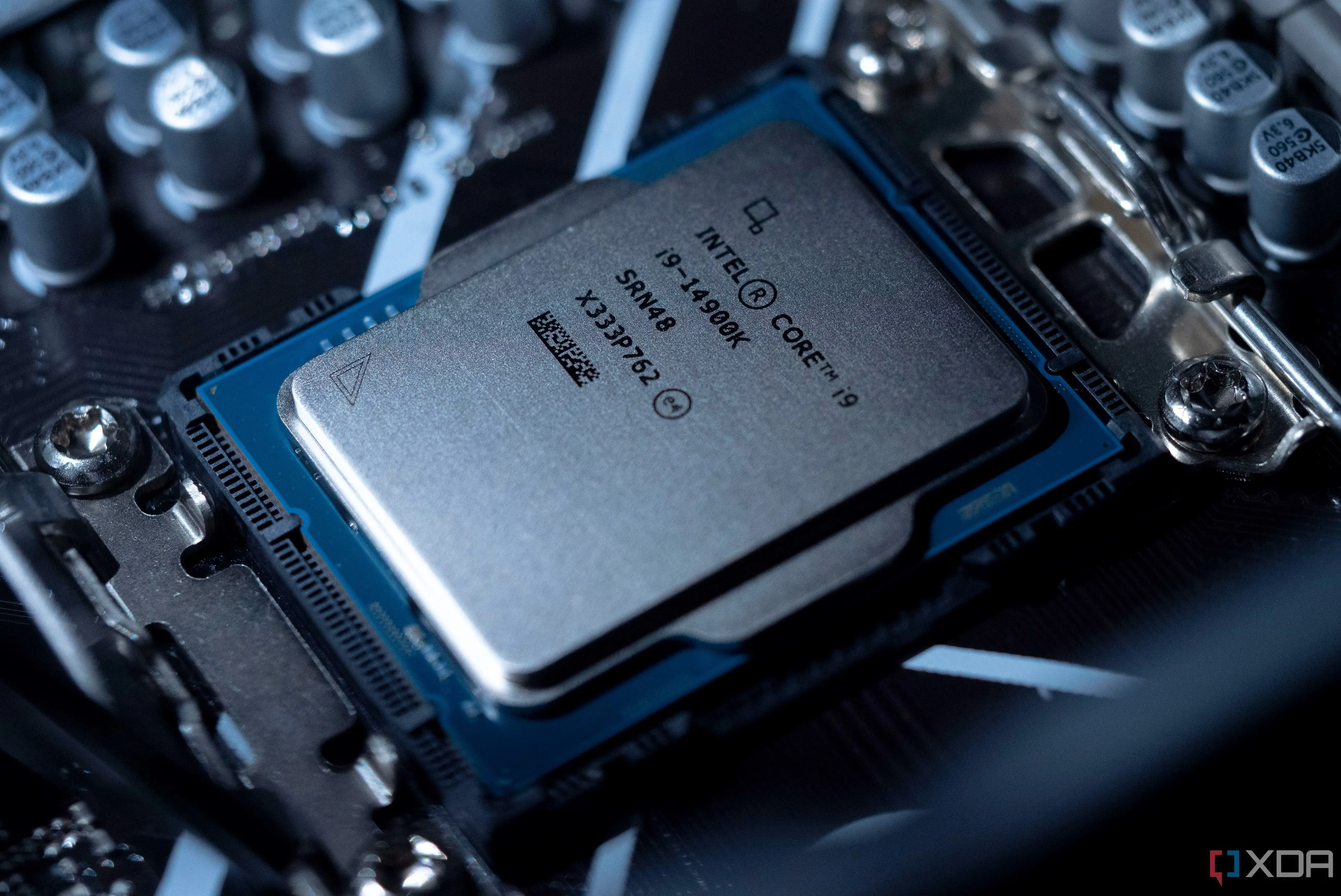Bộ vi xử lý Intel Core i9-14900K trên bo mạch chủ, đại diện cho kiến trúc x86