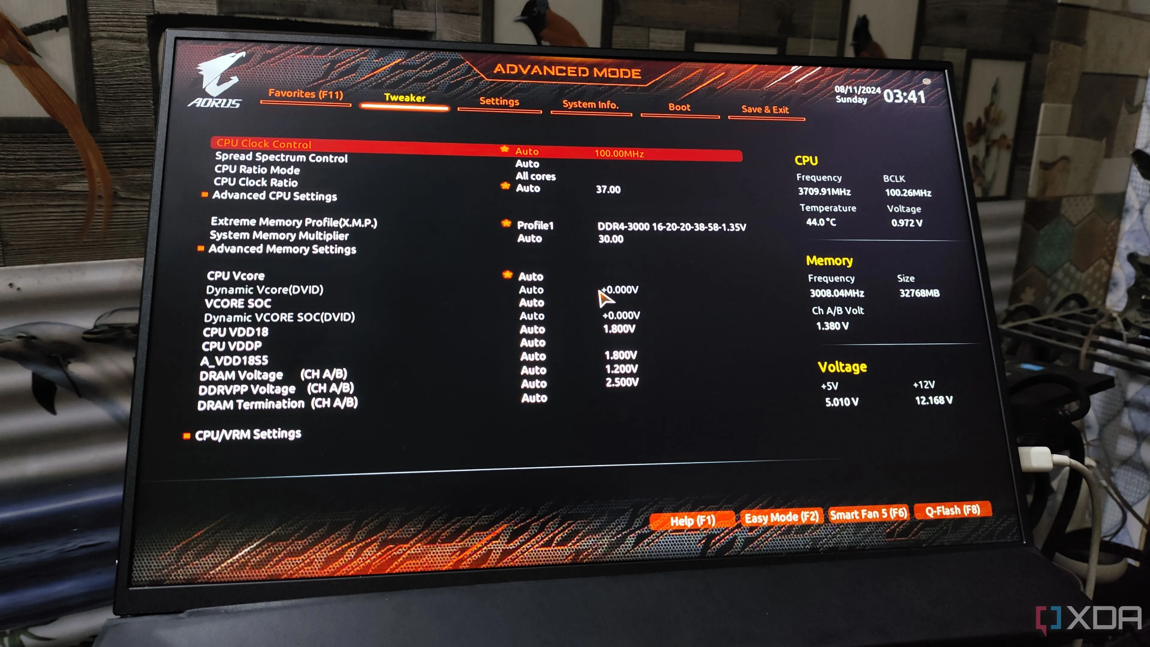 Cài đặt ép xung (overclock) CPU và bộ nhớ trong giao diện Gigabyte BIOS, một phương pháp nâng cao hiệu suất miễn phí cho PC chơi game.
