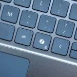 Cận cảnh thiết kế mỏng nhẹ của Surface Laptop 2024 với chip Snapdragon X Elite