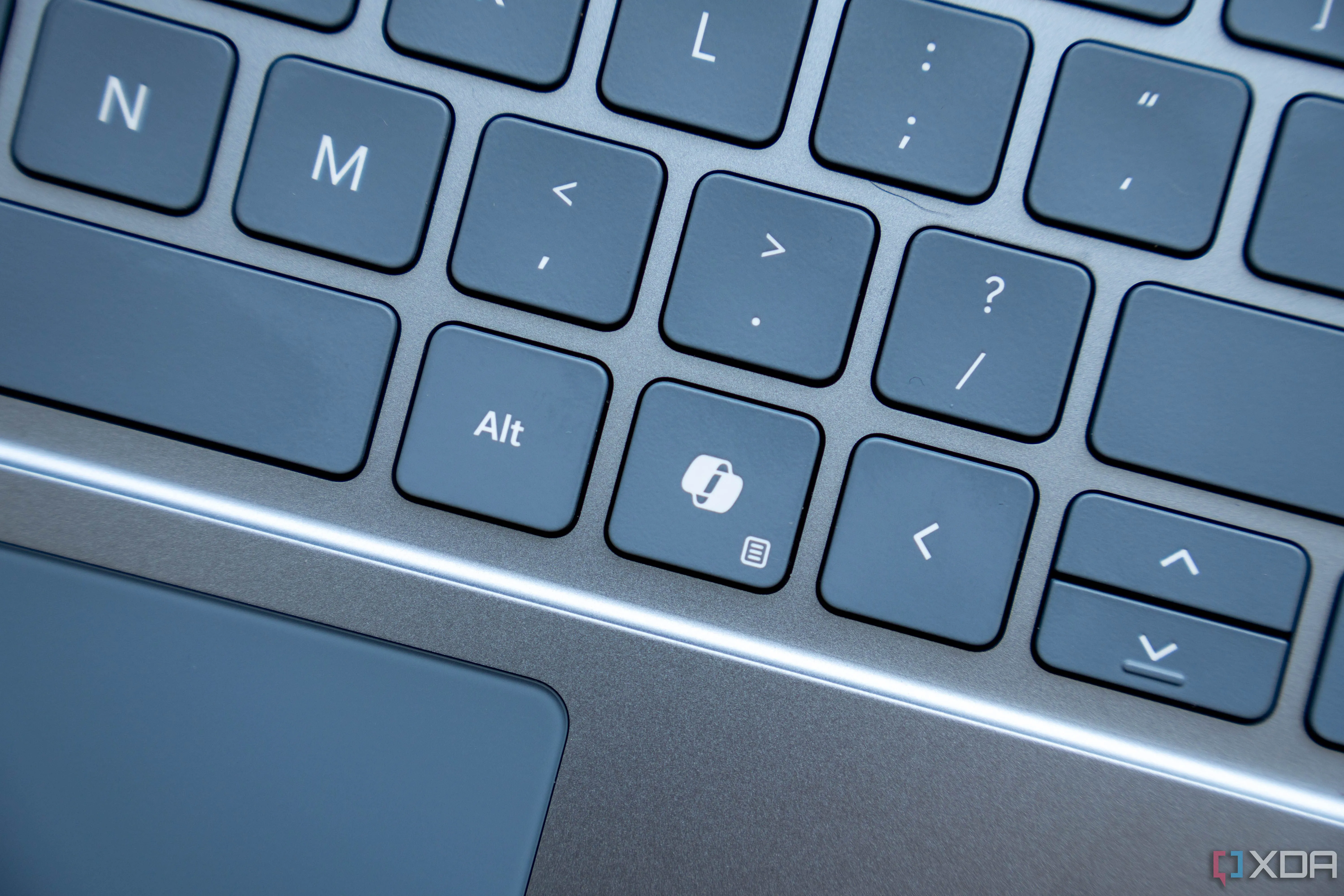 Cận cảnh thiết kế mỏng nhẹ của Surface Laptop 2024 với chip Snapdragon X Elite