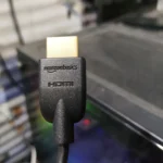 Cáp HDMI kết nối thiết bị, minh họa công nghệ truyền tải hình ảnh và âm thanh chất lượng cao của HDMI 2.2