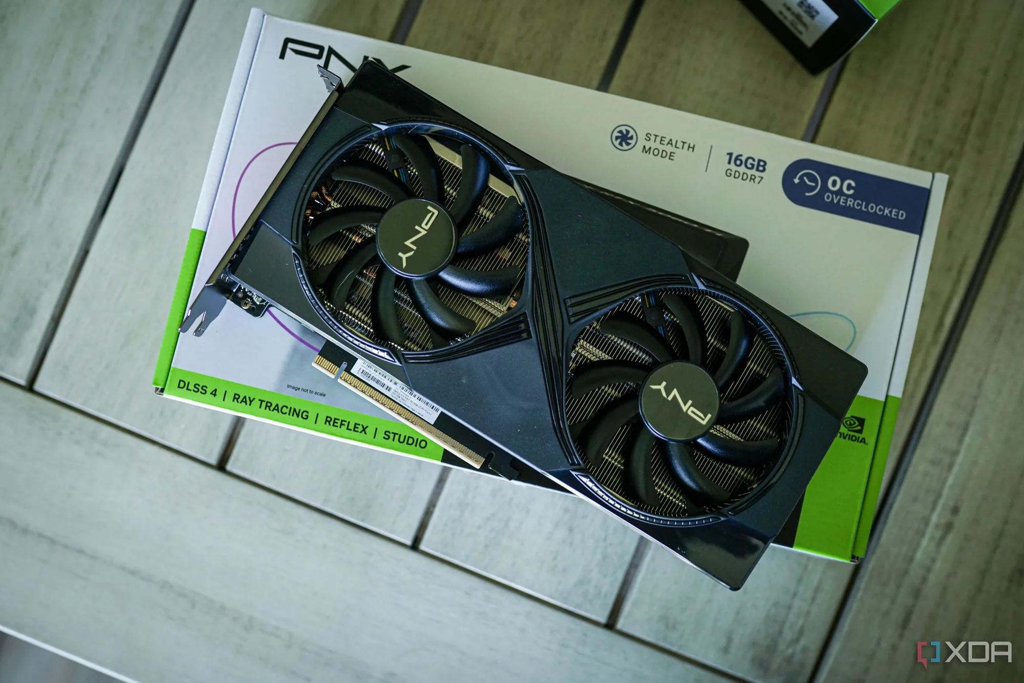 Card đồ họa Nvidia GeForce RTX 5060 Ti. Ảnh minh họa cho việc cập nhật firmware khắc phục lỗi màn hình đen khi khởi động.