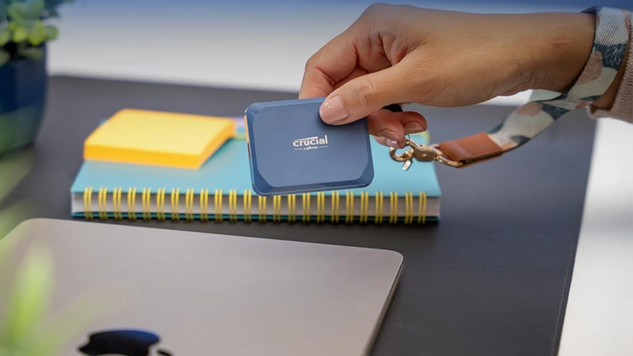 Chi tiết ổ cứng SSD di động Crucial X10 với khả năng chống sốc và chống nước IP65