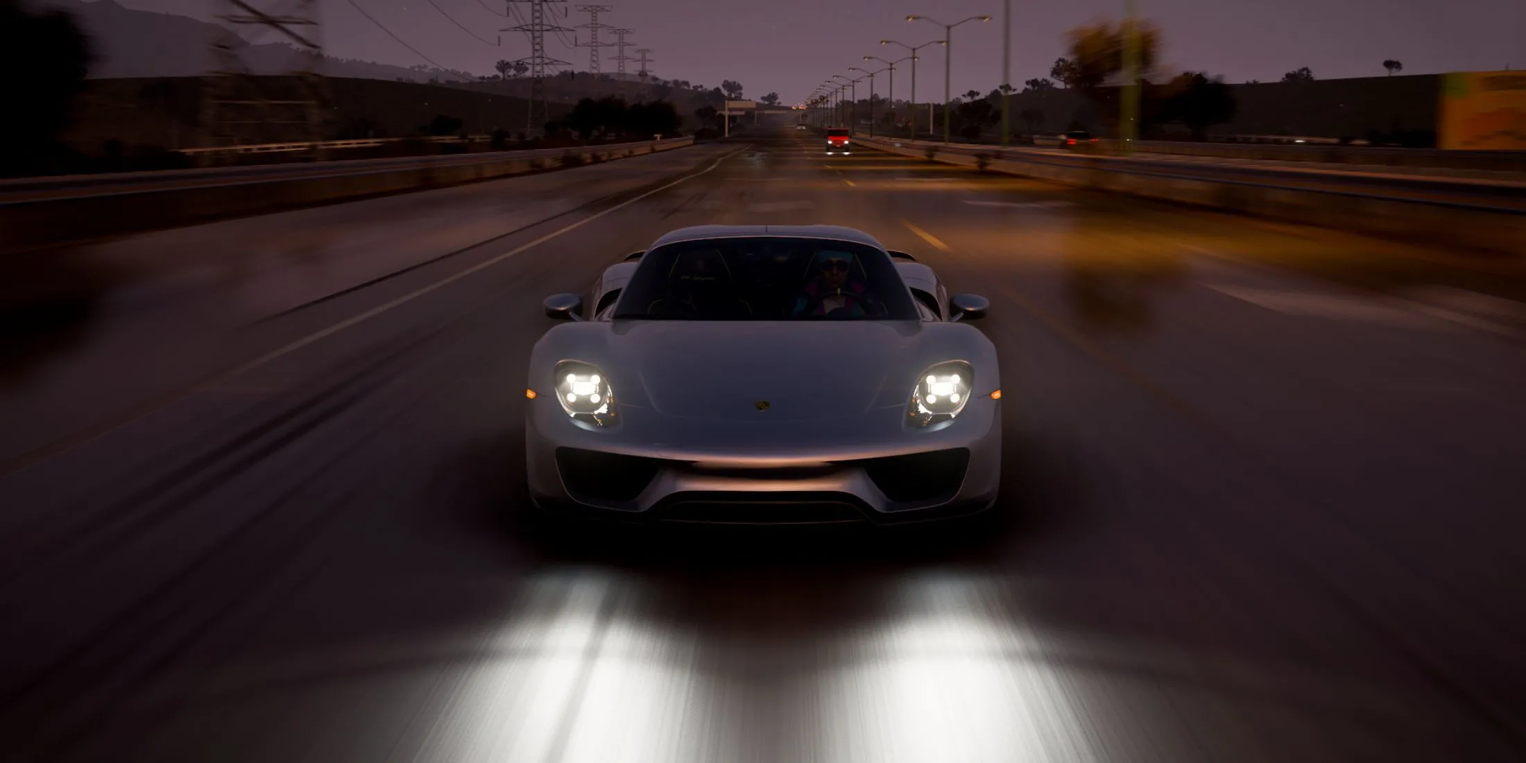 Chiếc Porsche 918 Spyder nổi bật dưới ánh nắng, minh họa vẻ đẹp và sự đa dạng của các dòng xe trong Forza Horizon 5.