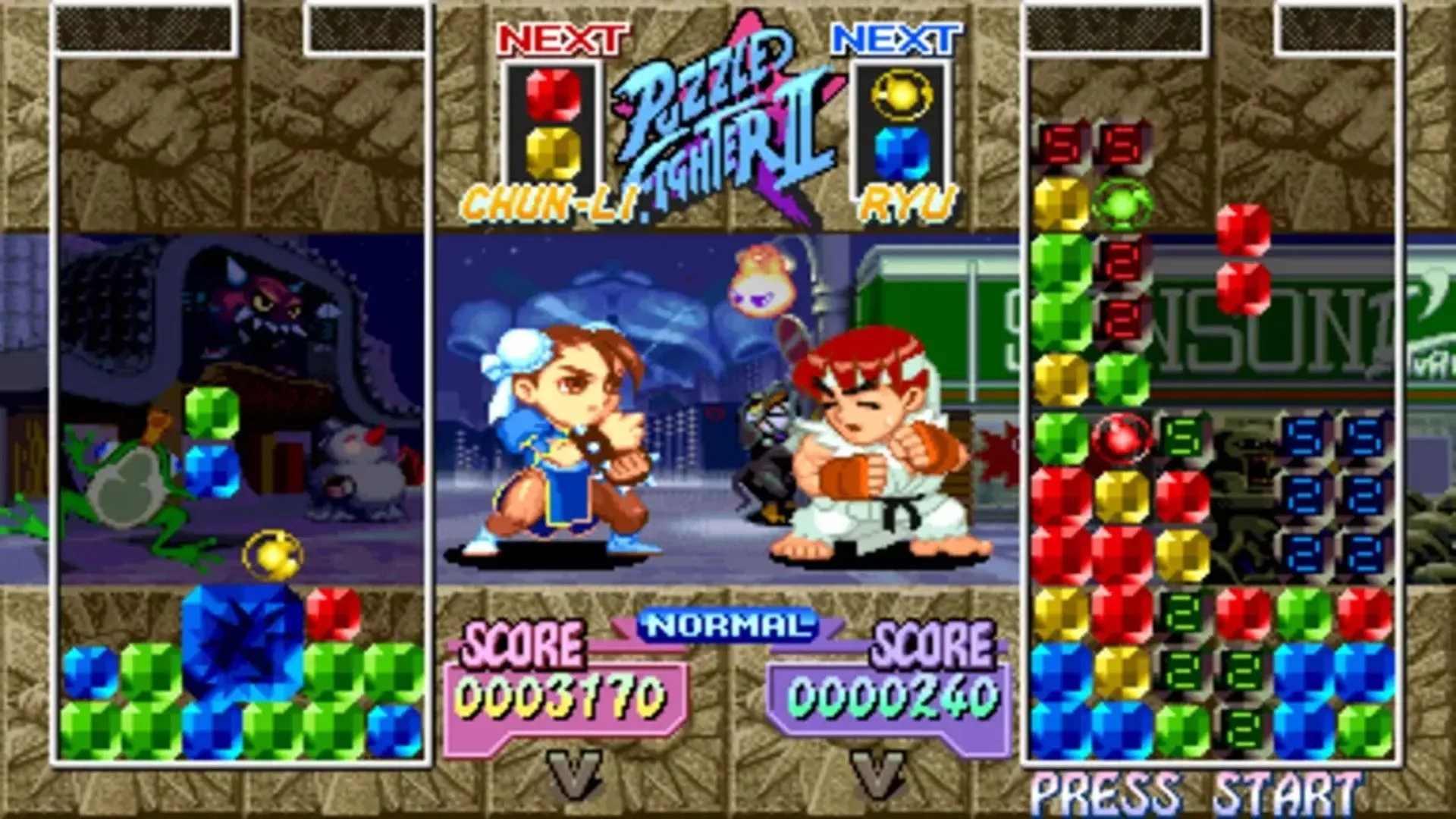 Chun-Li và Ryu trong giao diện chơi Super Puzzle Fighter II Turbo, với các khối ngọc đang rơi