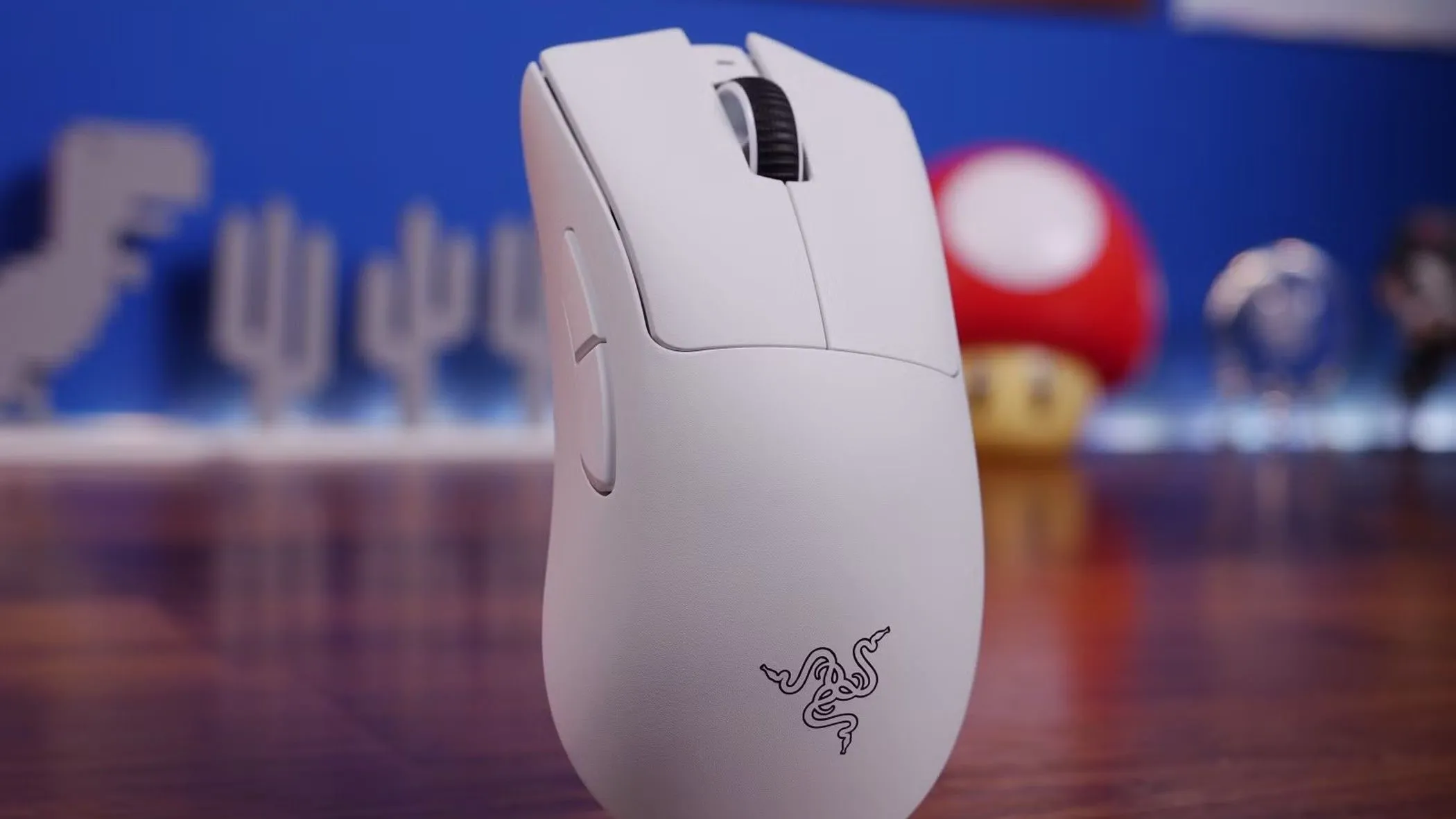 Chuột gaming Razer DeathAdder V3 Pro với tần số lấy mẫu 8000Hz, thể hiện công nghệ polling rate cực cao.