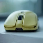 Chuột gaming Vaxee XE-S không dây trên bàn di chuột