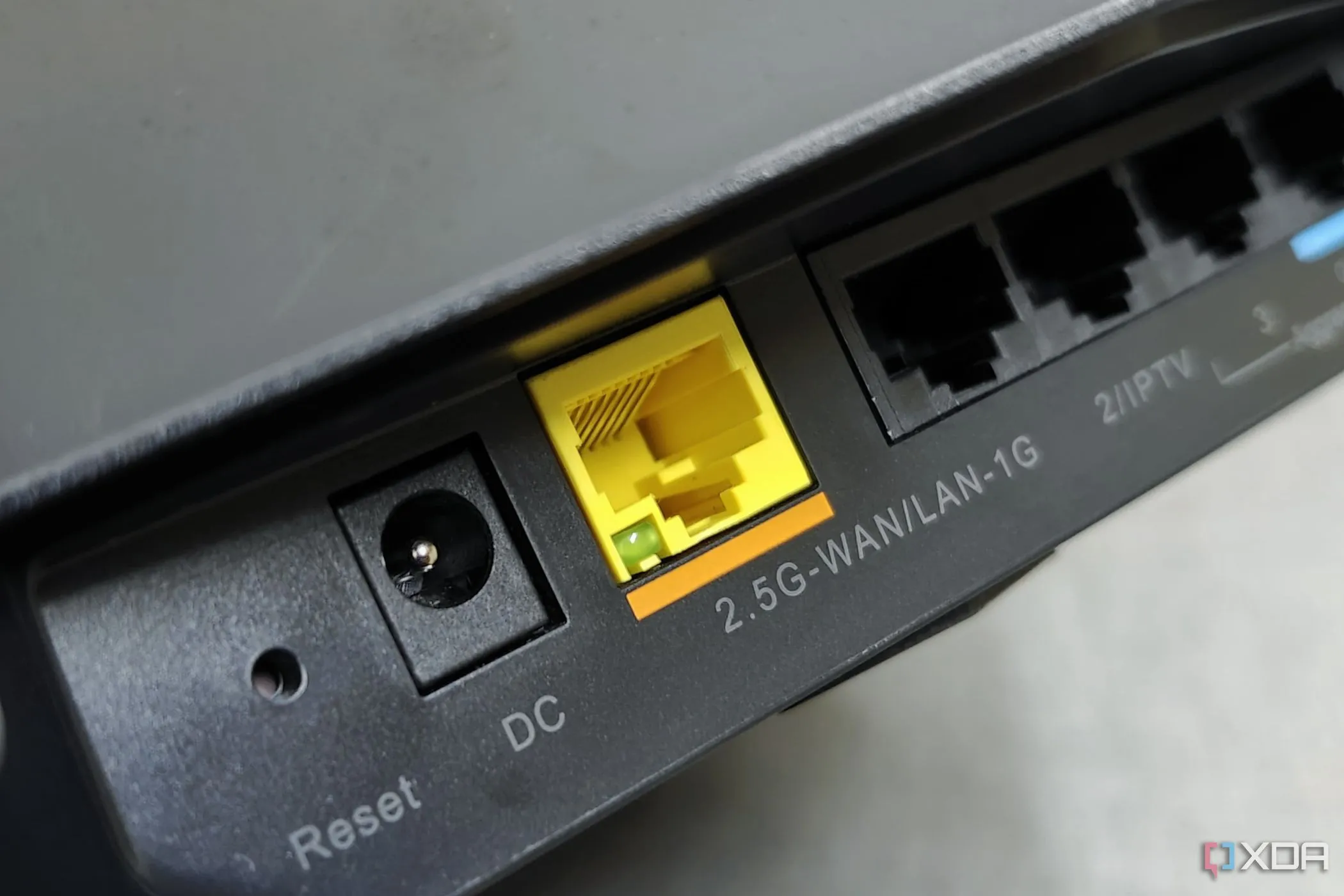 Cổng mạng 2.5G trên router Reyee E6, minh họa tầm quan trọng của số lượng và tốc độ cổng mạng trên firewall OPNsense