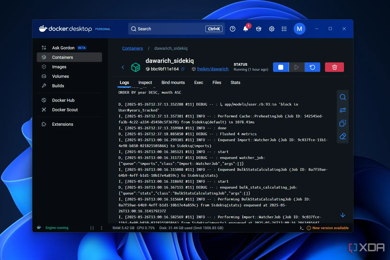 Cửa sổ nhật ký (logs) hiển thị thông báo lỗi chi tiết của một container Docker, minh họa khó khăn khi khắc phục sự cố không có kinh nghiệm code.