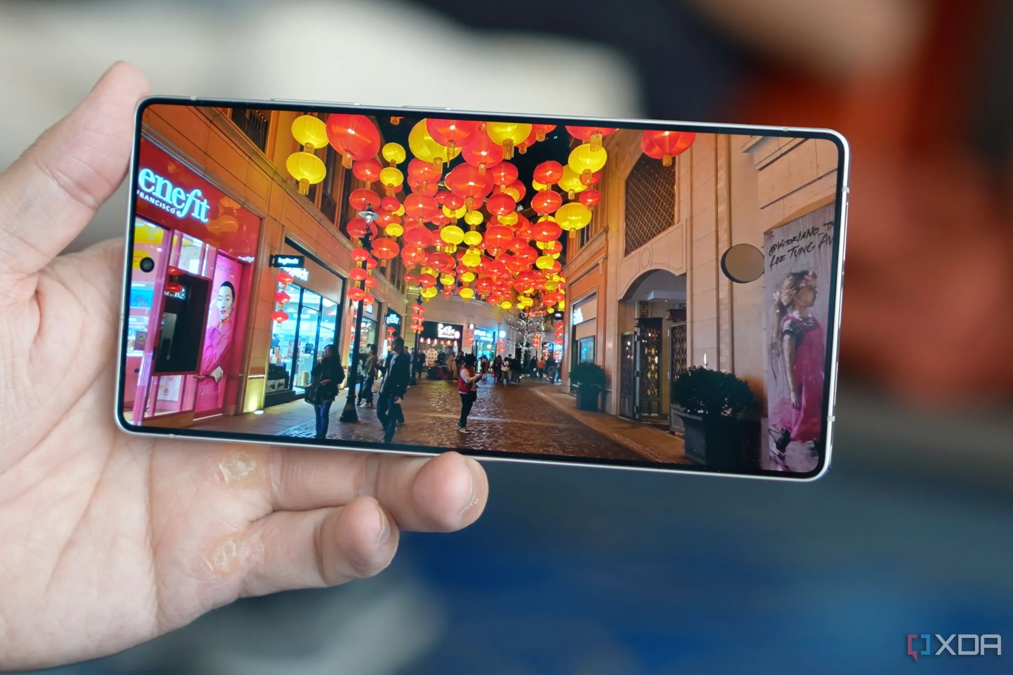 Điện thoại Samsung Galaxy S25 Ultra trong quá trình sử dụng hàng ngày