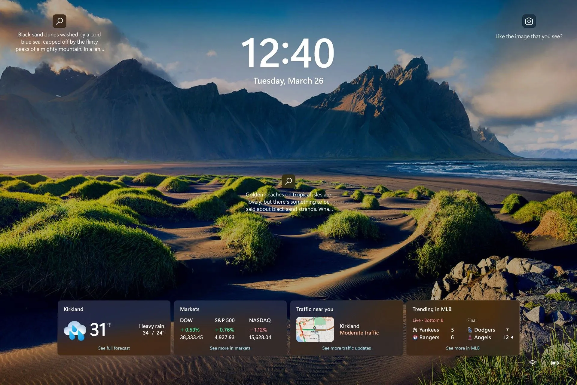 Giao diện màn hình khóa Windows 11 với các widget tiện ích được đề xuất