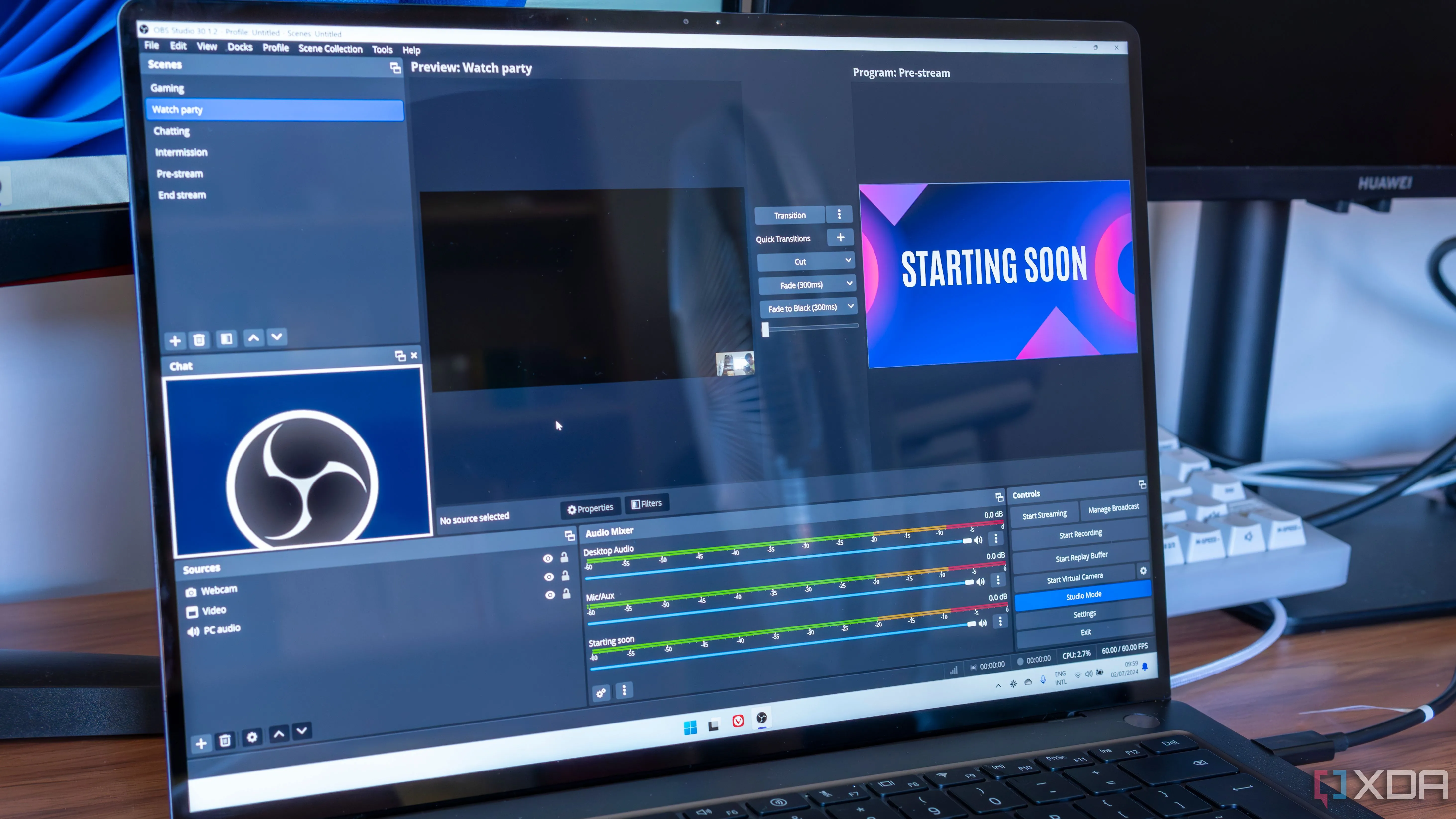 Giao diện OBS Studio đang hoạt động trên màn hình laptop, hiển thị các tùy chọn quay màn hình và livestream chuyên nghiệp.