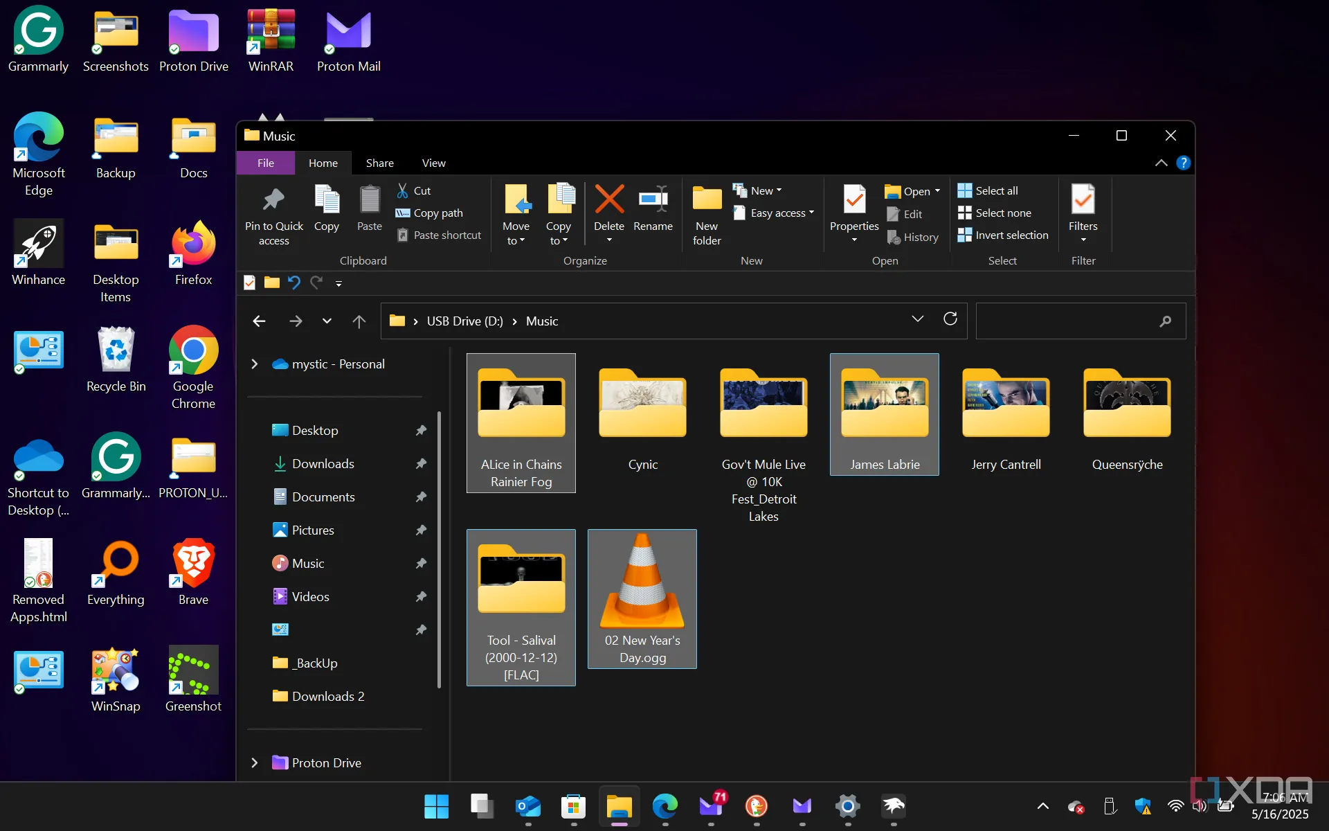 Giao diện thanh điều hướng File Explorer cổ điển được khôi phục trên Windows 11 với Windhawk mod