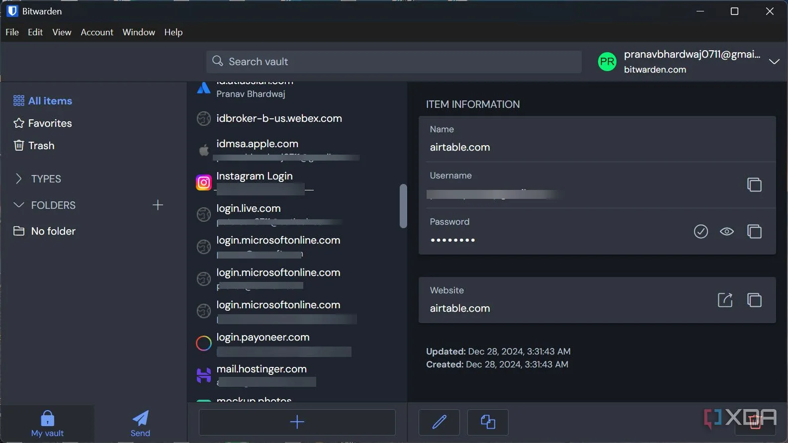 Giao diện ứng dụng Bitwarden miễn phí trên hệ điều hành Windows, minh họa khả năng quản lý mật khẩu hiệu quả