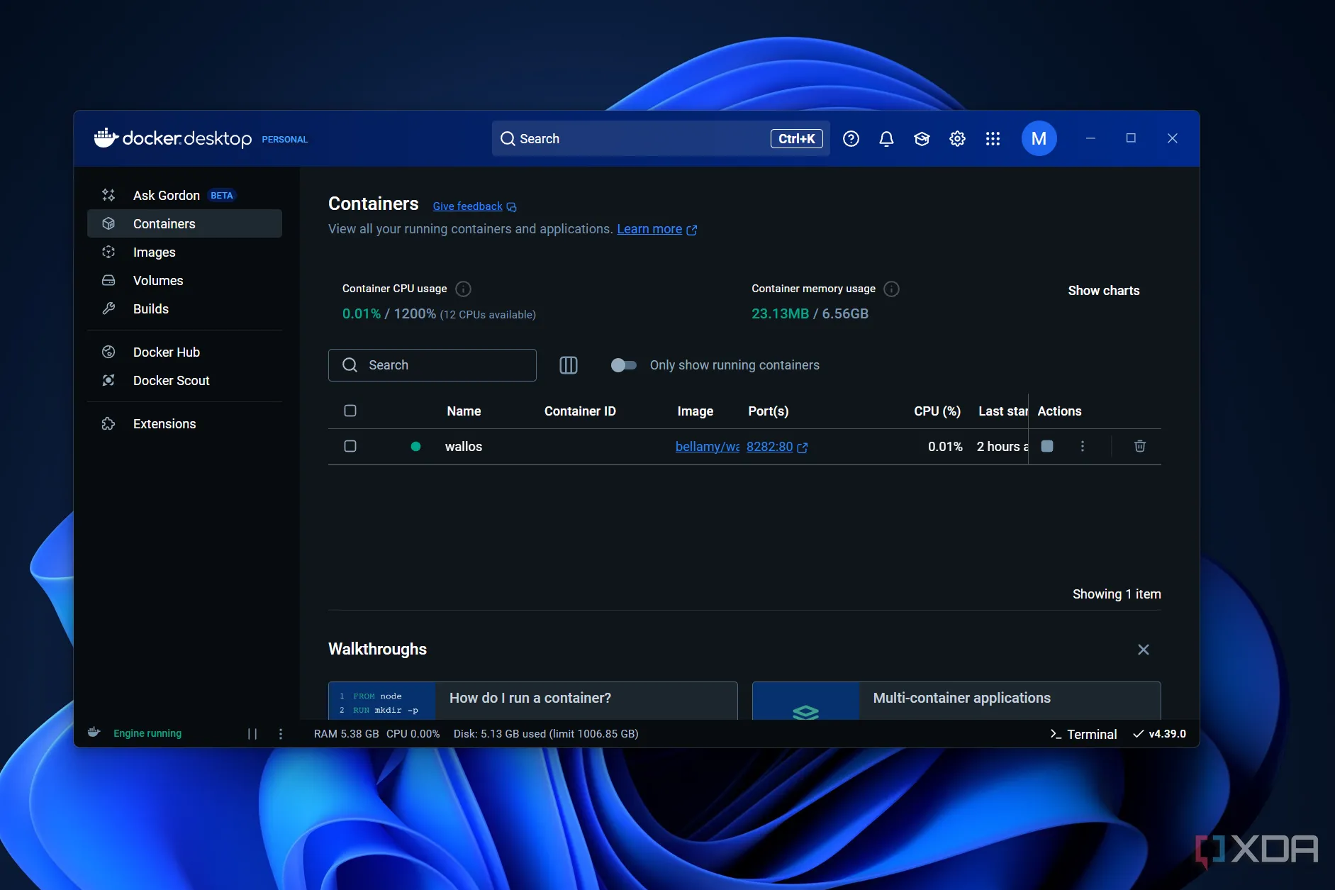 Giao diện ứng dụng Wallos đang chạy trong Docker Desktop trên Windows, hiển thị danh sách các đăng ký.