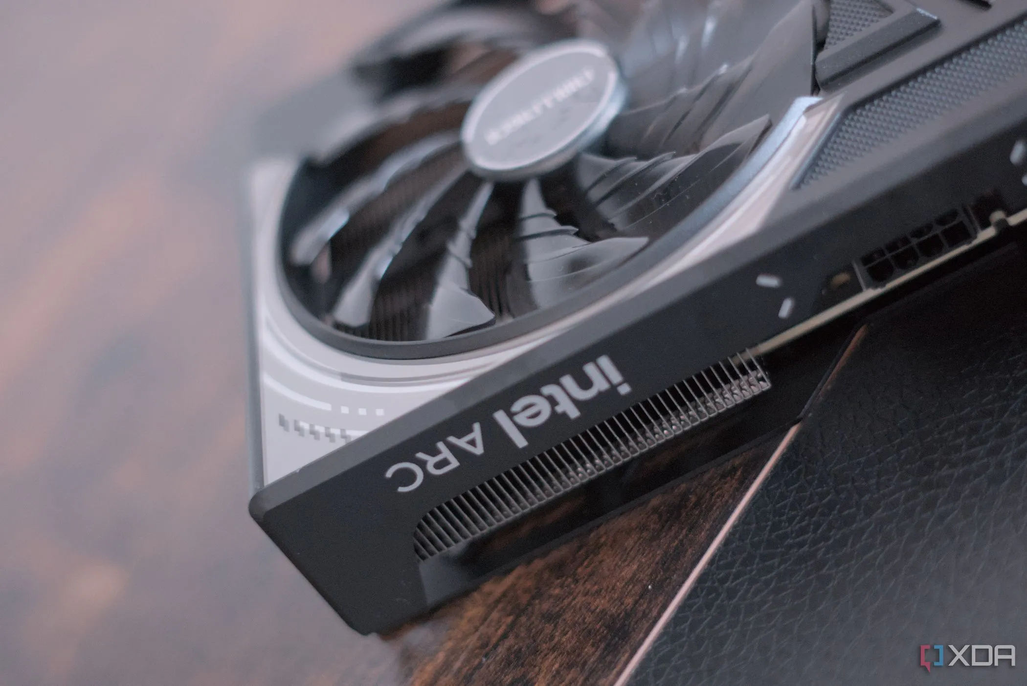Hình ảnh card đồ họa ASRock Arc B570 Challenger với logo Intel Arc, minh họa dòng GPU Intel Battlemage