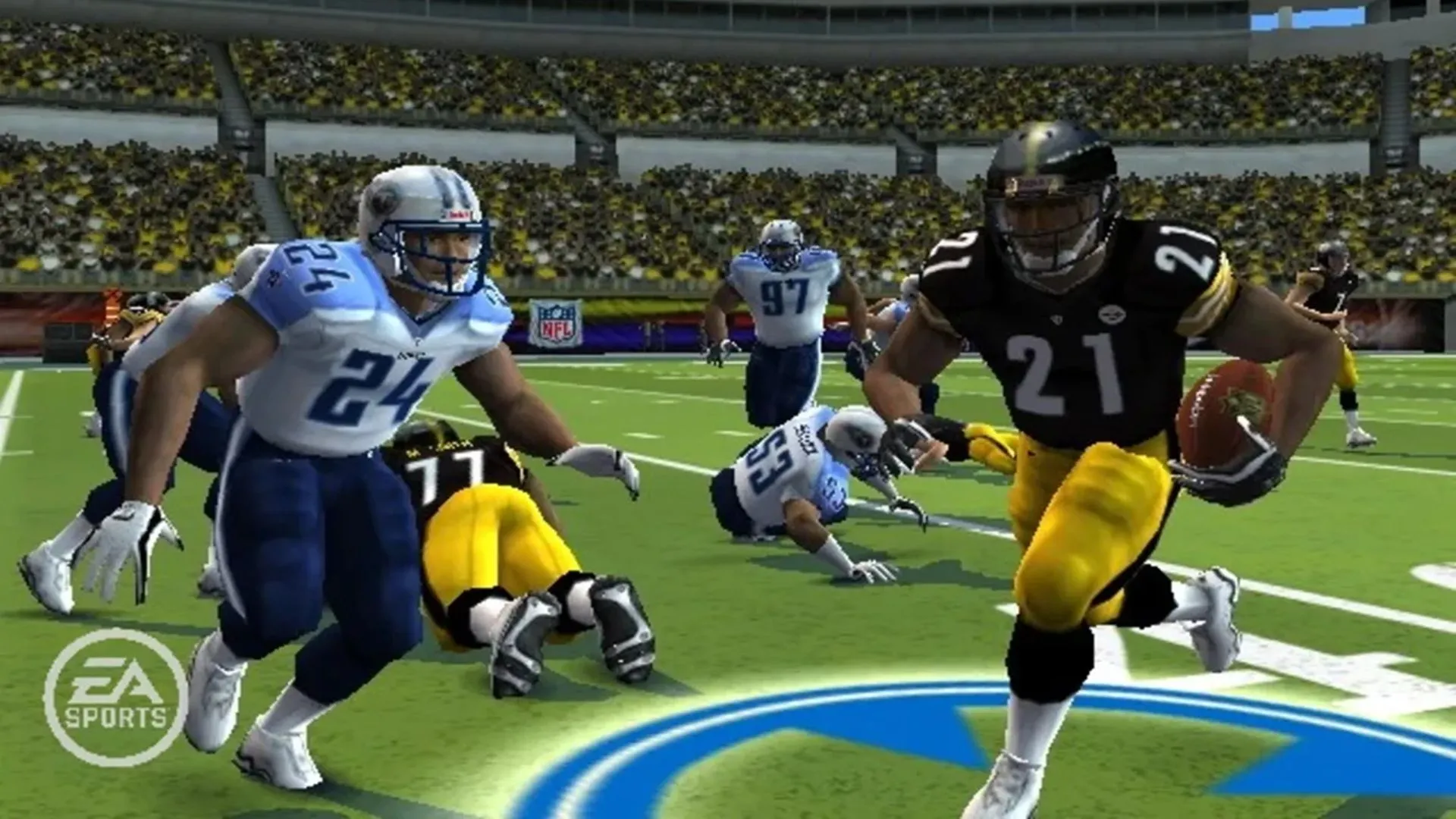Hình ảnh gameplay sôi động của Madden 09, mô tả trận đấu bóng bầu dục trong game, phiên bản đặc biệt hiếm của Xbox 360.