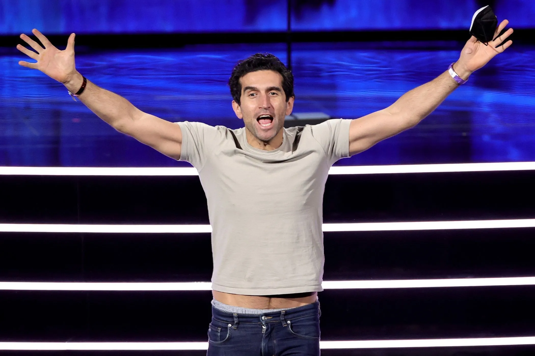 Josef Fares, người sáng lập Hazelight Studios, ăn mừng tại lễ trao giải Game Awards