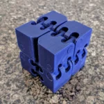 Khối Fidget Cube (Infinity Cube) có thể gấp mở vô hạn, giúp giảm căng thẳng và tăng cường tập trung.
