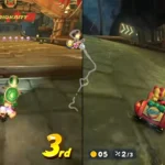 Koopa và Peach đua trên đường đua Wario Shipyard đầy nước trong Mario Kart World