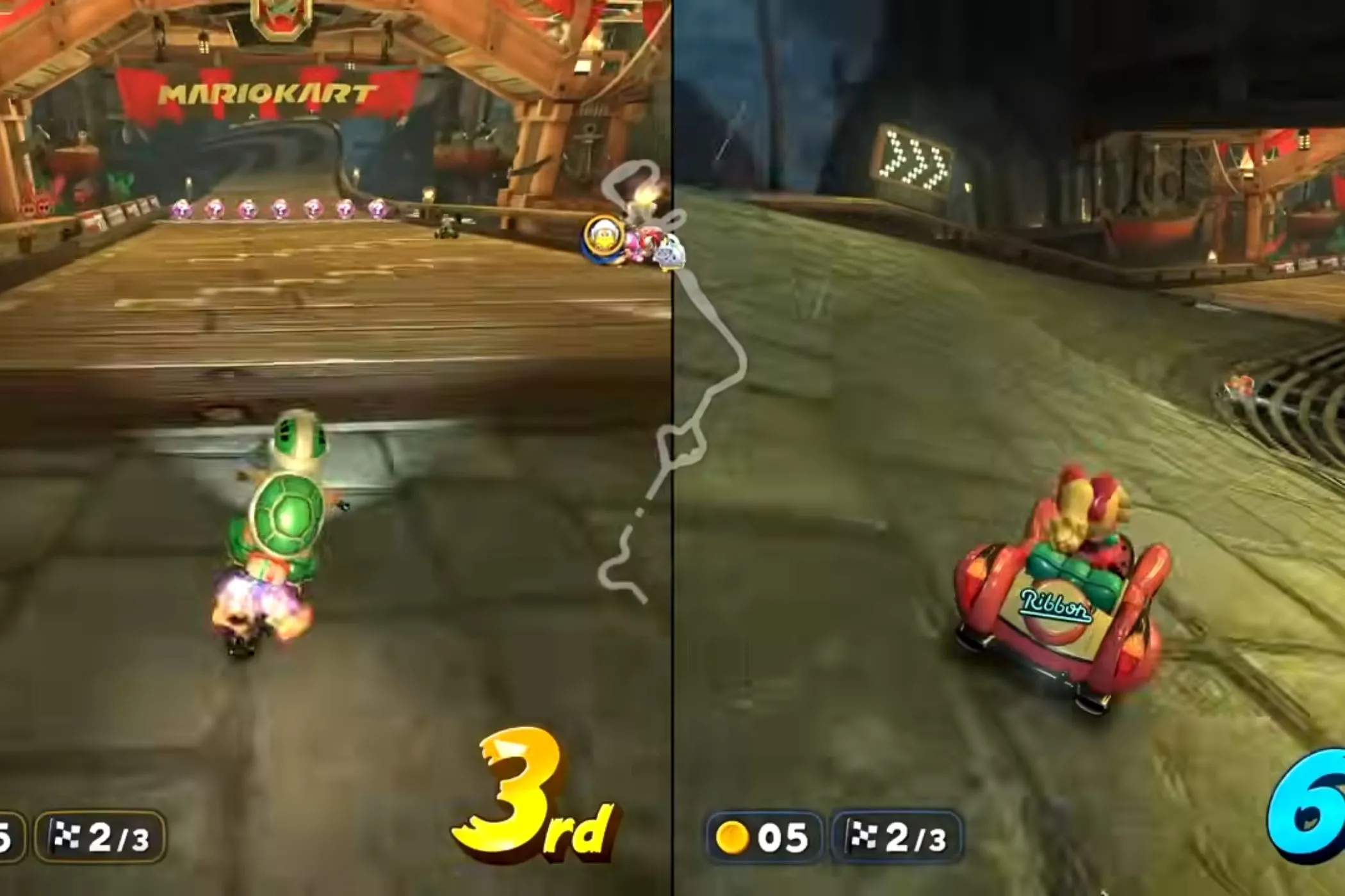 Koopa và Peach đua trên đường đua Wario Shipyard đầy nước trong Mario Kart World