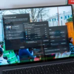 Laptop chạy Windows 11 với giao diện cài đặt sao lưu Windows và OneDrive, minh họa một trong nhiều tính năng quản lý dữ liệu trên hệ điều hành này