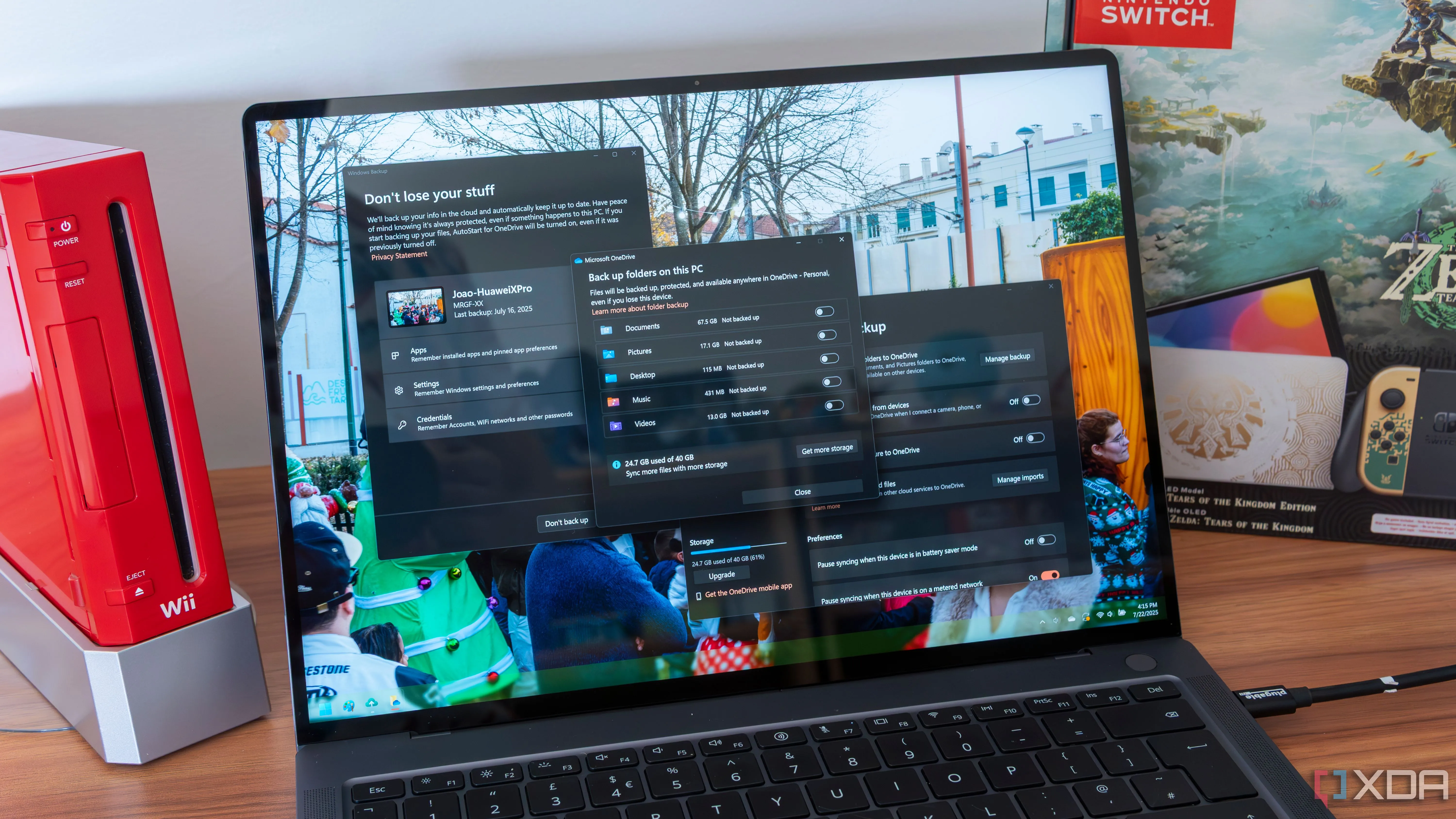Laptop chạy Windows 11 với giao diện cài đặt sao lưu Windows và OneDrive, minh họa một trong nhiều tính năng quản lý dữ liệu trên hệ điều hành này