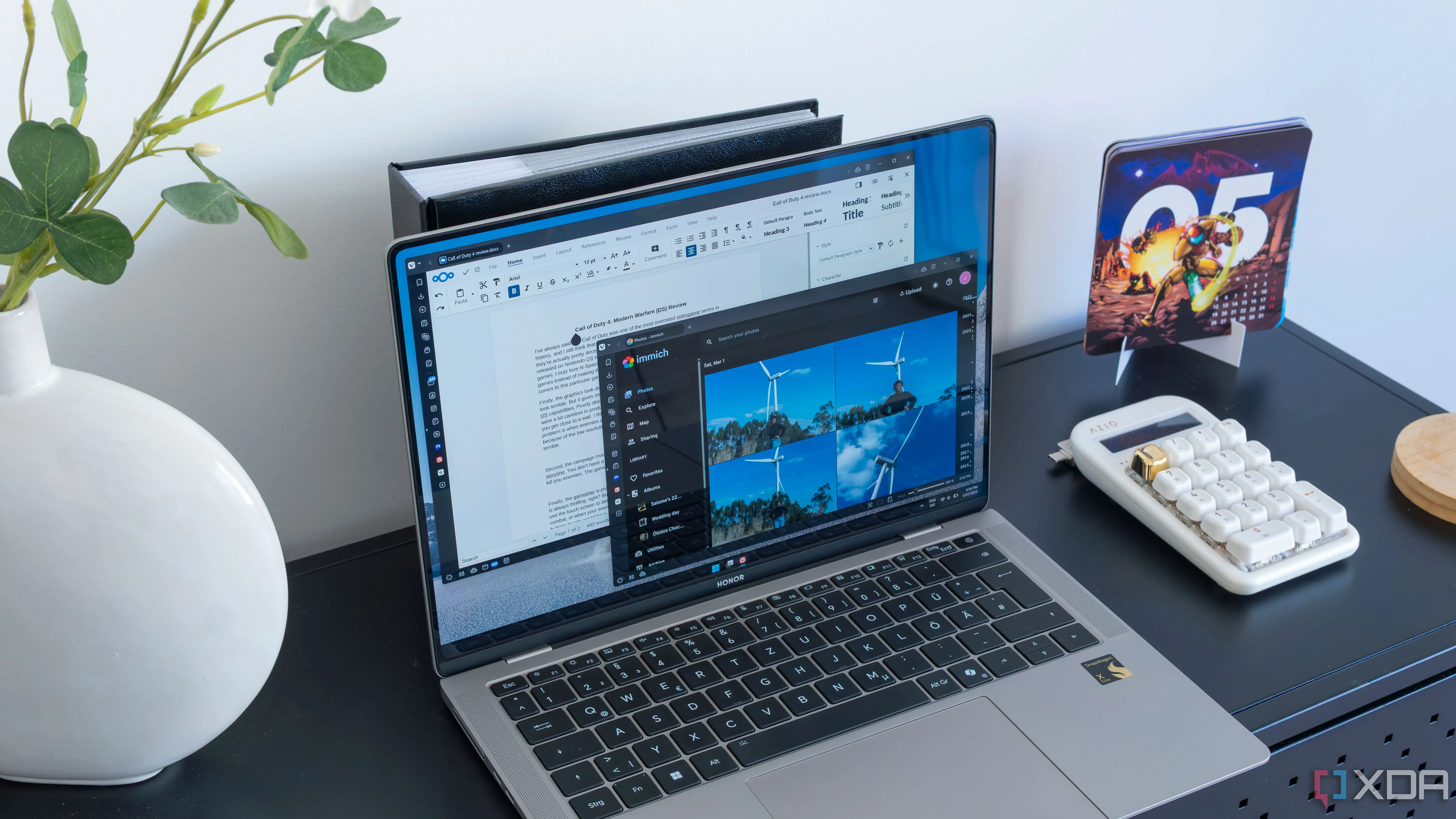 Laptop Windows 11 trình diễn giao diện, thể hiện sự tối ưu cổng USB-C theo tiêu chuẩn WHCP mới