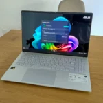 Màn hình cập nhật Windows trên laptop, minh họa vấn đề kiểm soát cập nhật phần mềm mà chính phủ Đan Mạch muốn tránh khi chuyển đổi hệ điều hành.