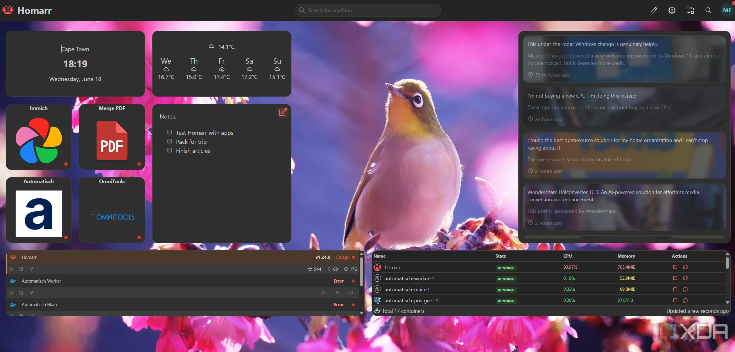 Màn hình chính dashboard của Homarr đã được thiết lập, hiển thị các ứng dụng self-hosted và widget được tổ chức khoa học.