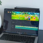 Màn hình laptop hiển thị giao diện Windows 11 với các tùy chỉnh hệ thống