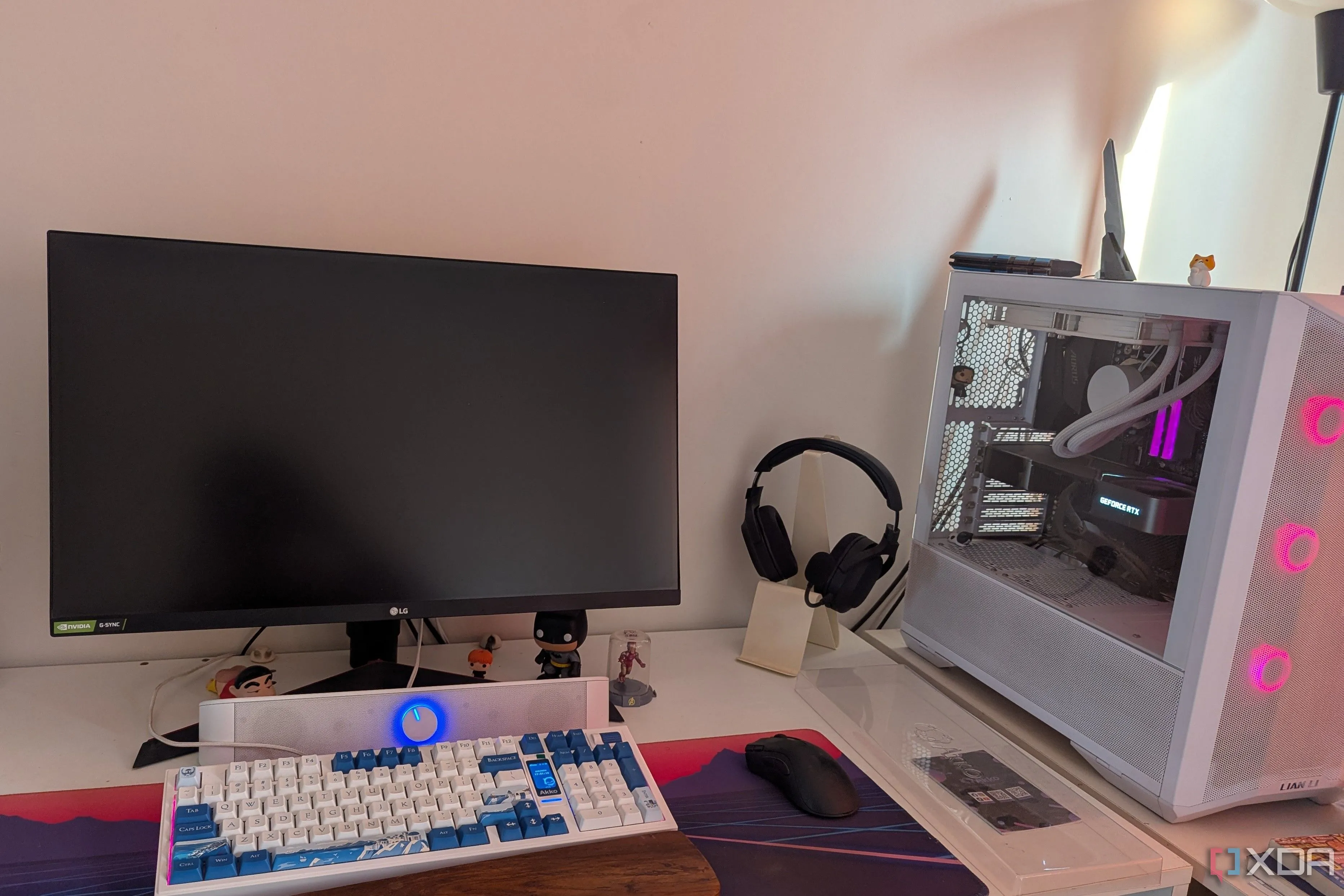 Màn hình máy tính PC gaming hiển thị màu đen sau khi cập nhật BIOS, gây lo lắng về sự cố.