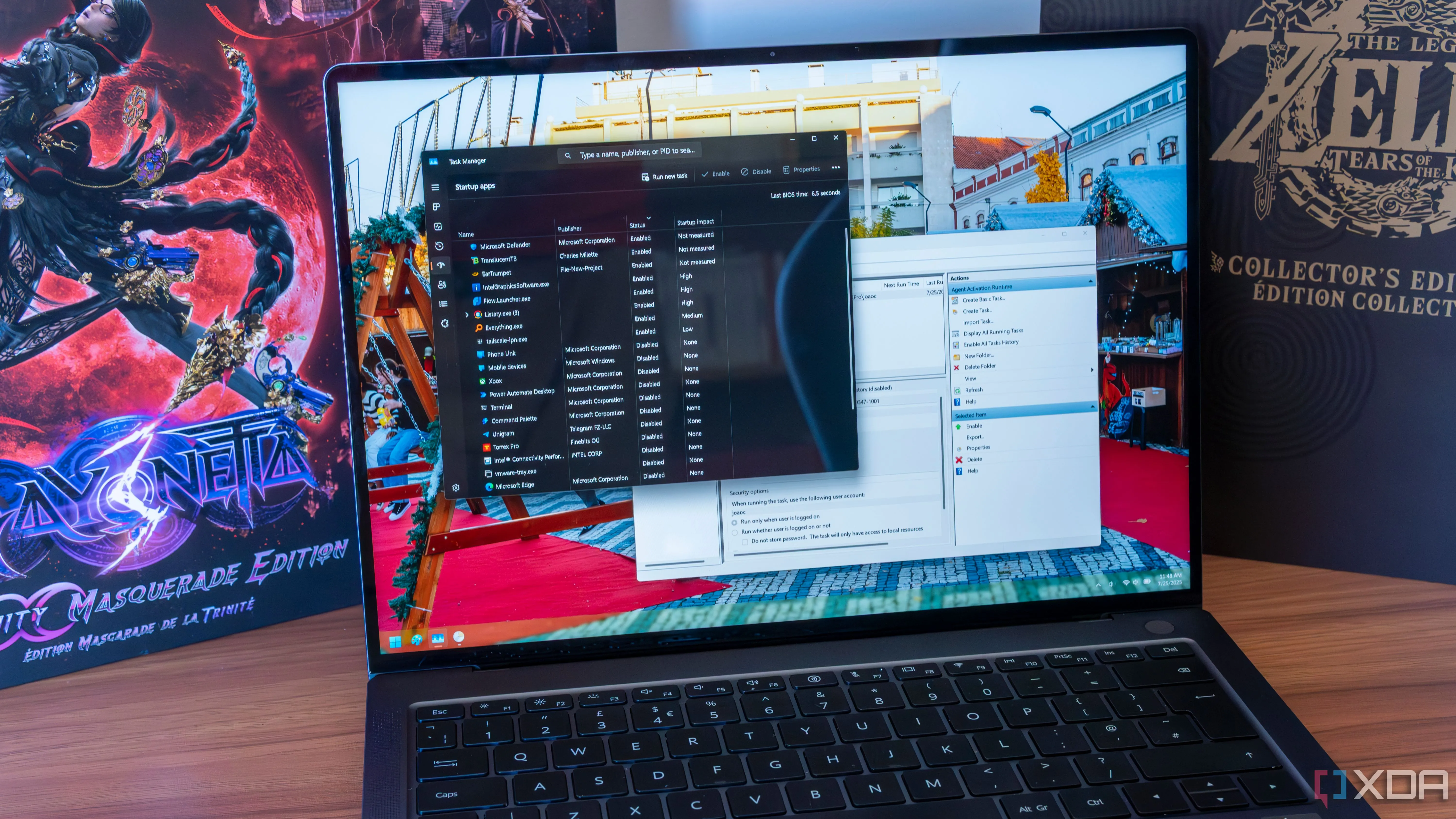 Màn hình máy tính Windows 11 với Task Manager và Task Scheduler đang mở, minh họa các tiến trình hệ thống
