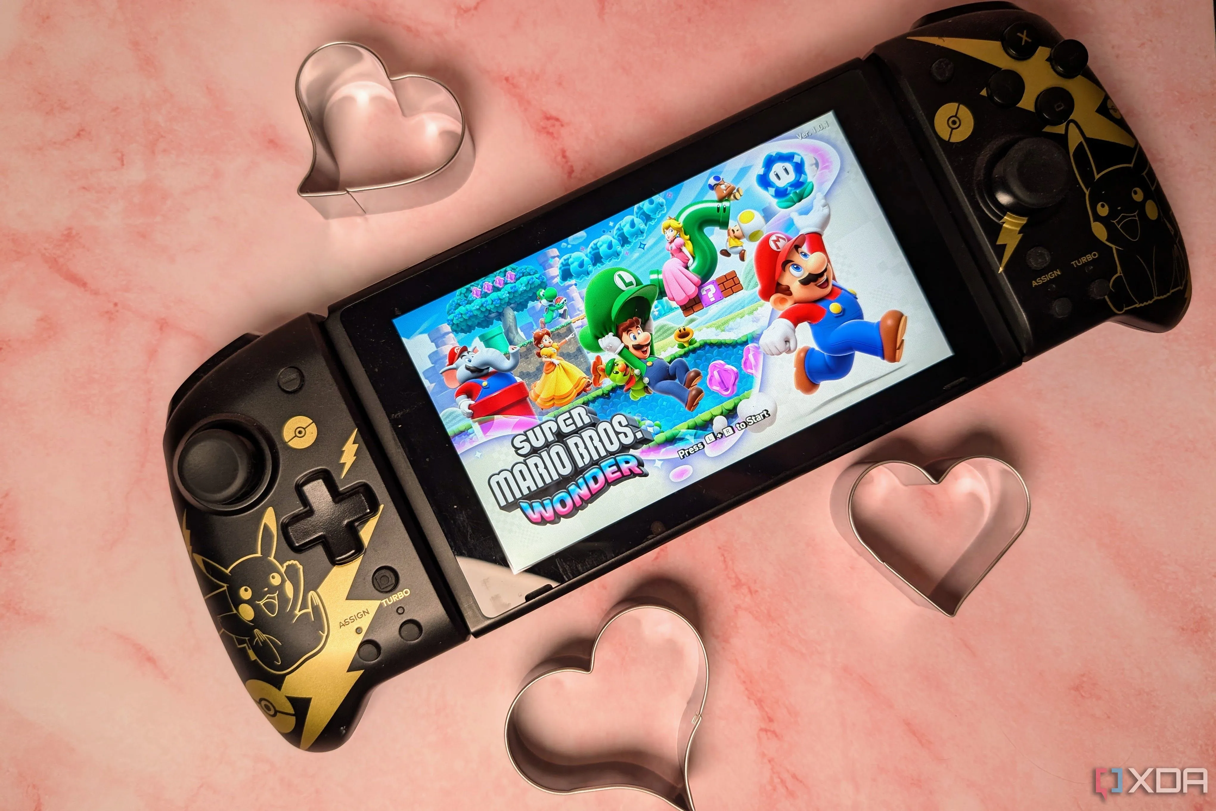 Máy chơi game Nintendo Switch với tựa game độc quyền Mario Wonder, minh họa sức hút của các game first-party từ Nintendo.