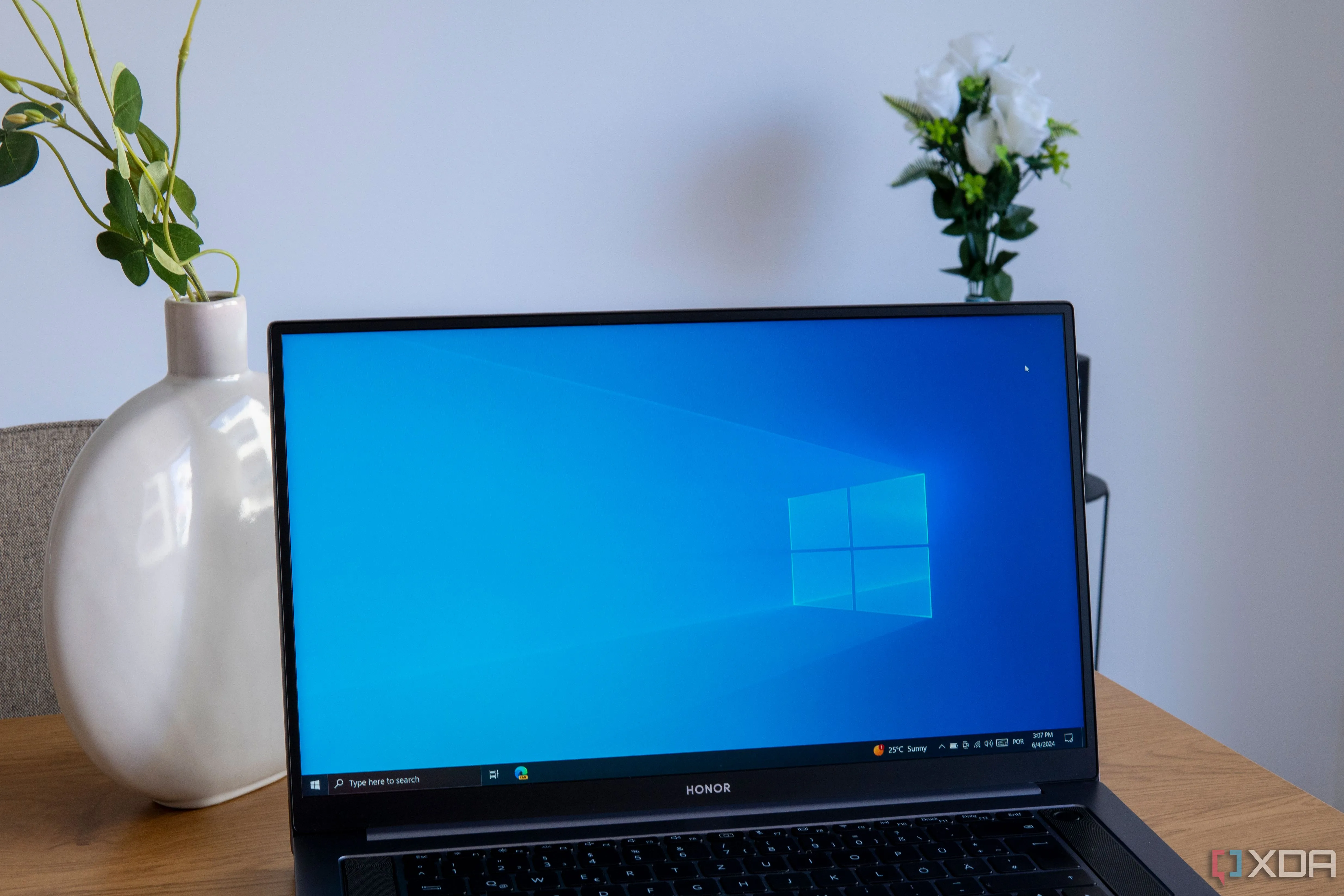Máy tính xách tay chạy Windows 10, hệ điều hành sắp hết hỗ trợ