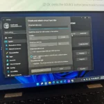 Máy tính xách tay Windows 11 minh họa khả năng bảo mật nâng cao của phiên bản 24H2