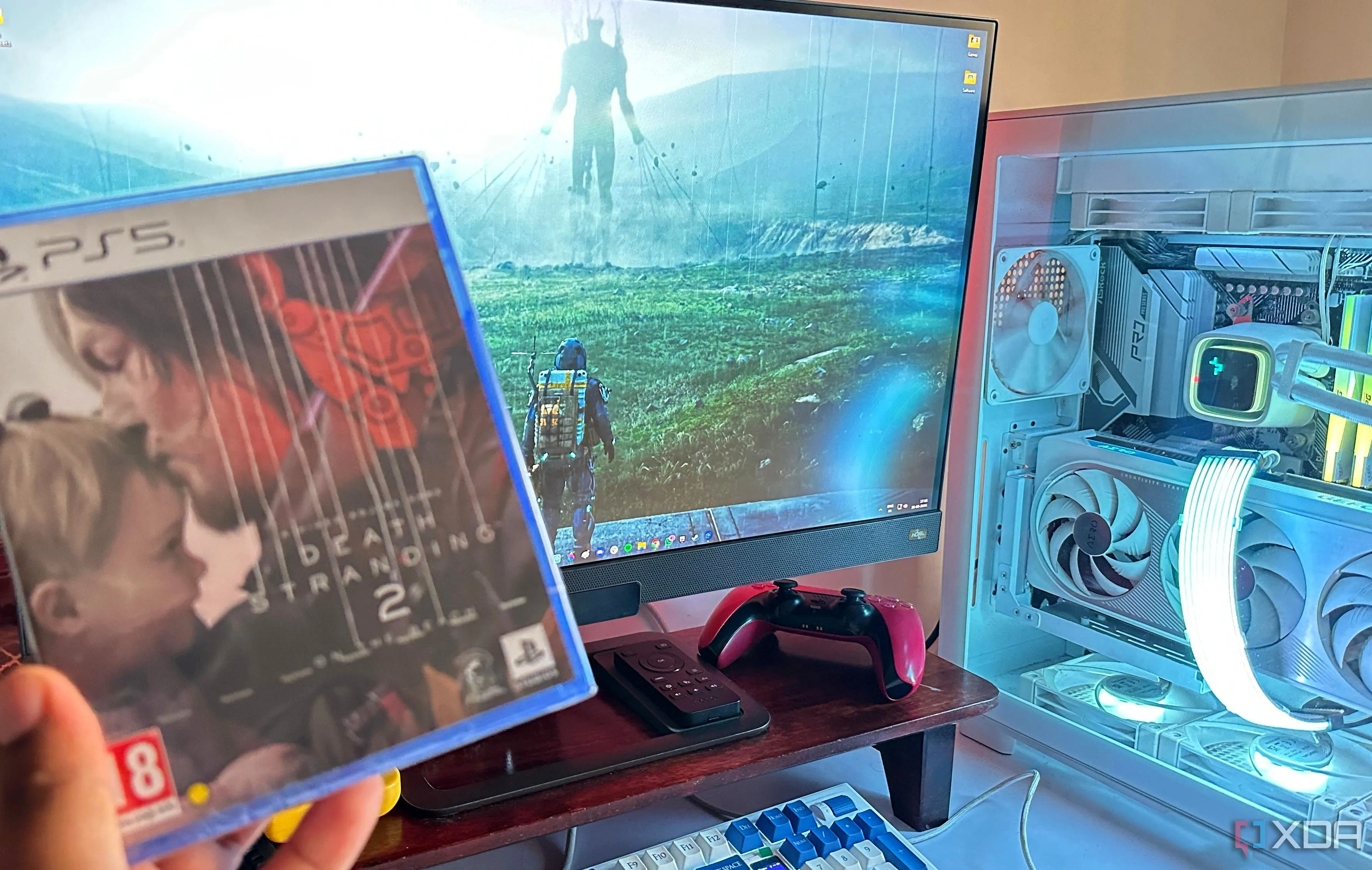 Một bàn tay đang cầm đĩa game Death Stranding 2 cho PS5, gợi nhắc về trải nghiệm xúc giác và cảm xúc khi sở hữu bản game vật lý truyền thống.