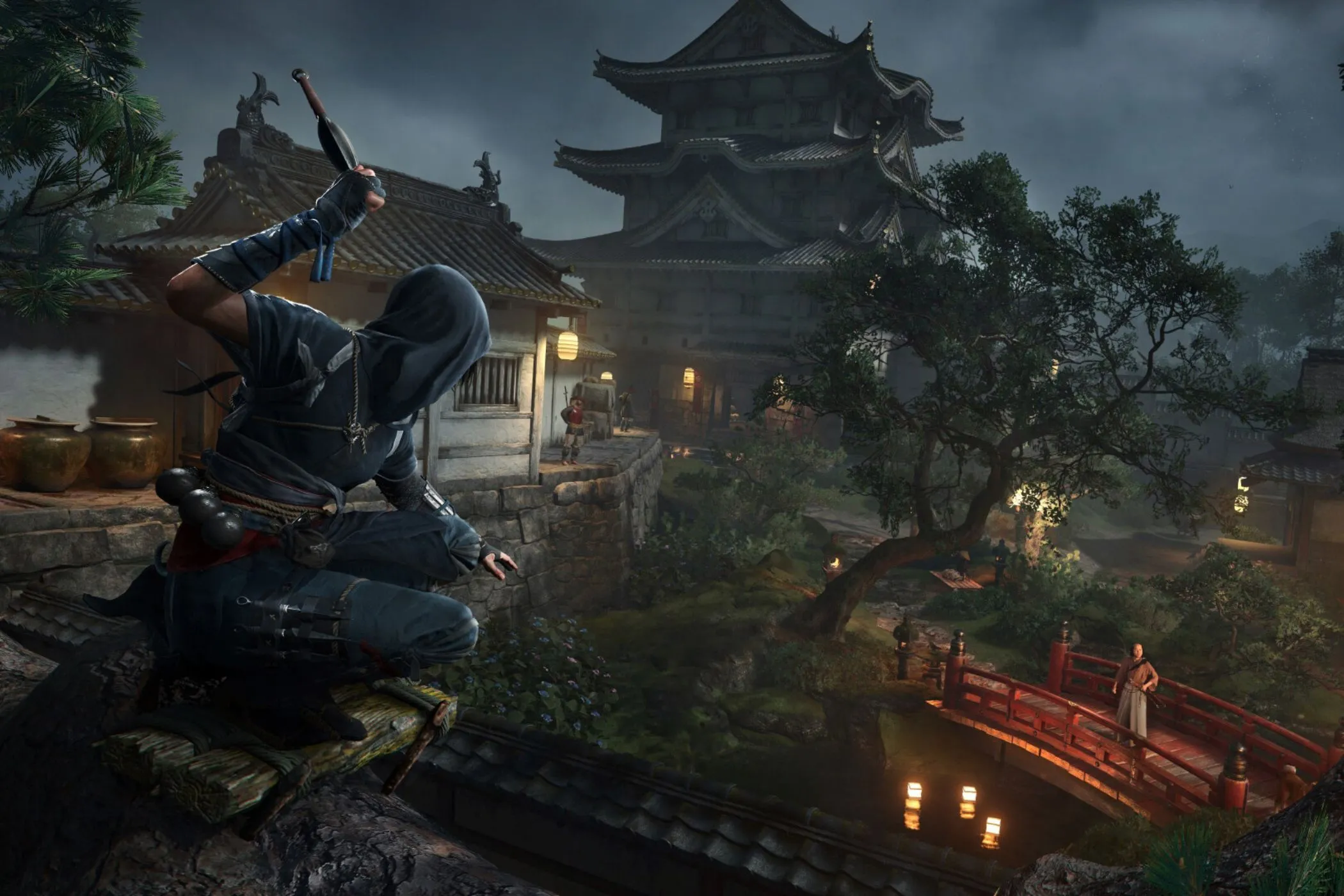 Naoe ám sát kẻ địch bằng dao ẩn trong Assassin's Creed Shadows