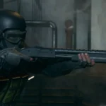Nhân vật Black Ops 6 với mũ và kính bảo hộ, cầm súng shotgun.