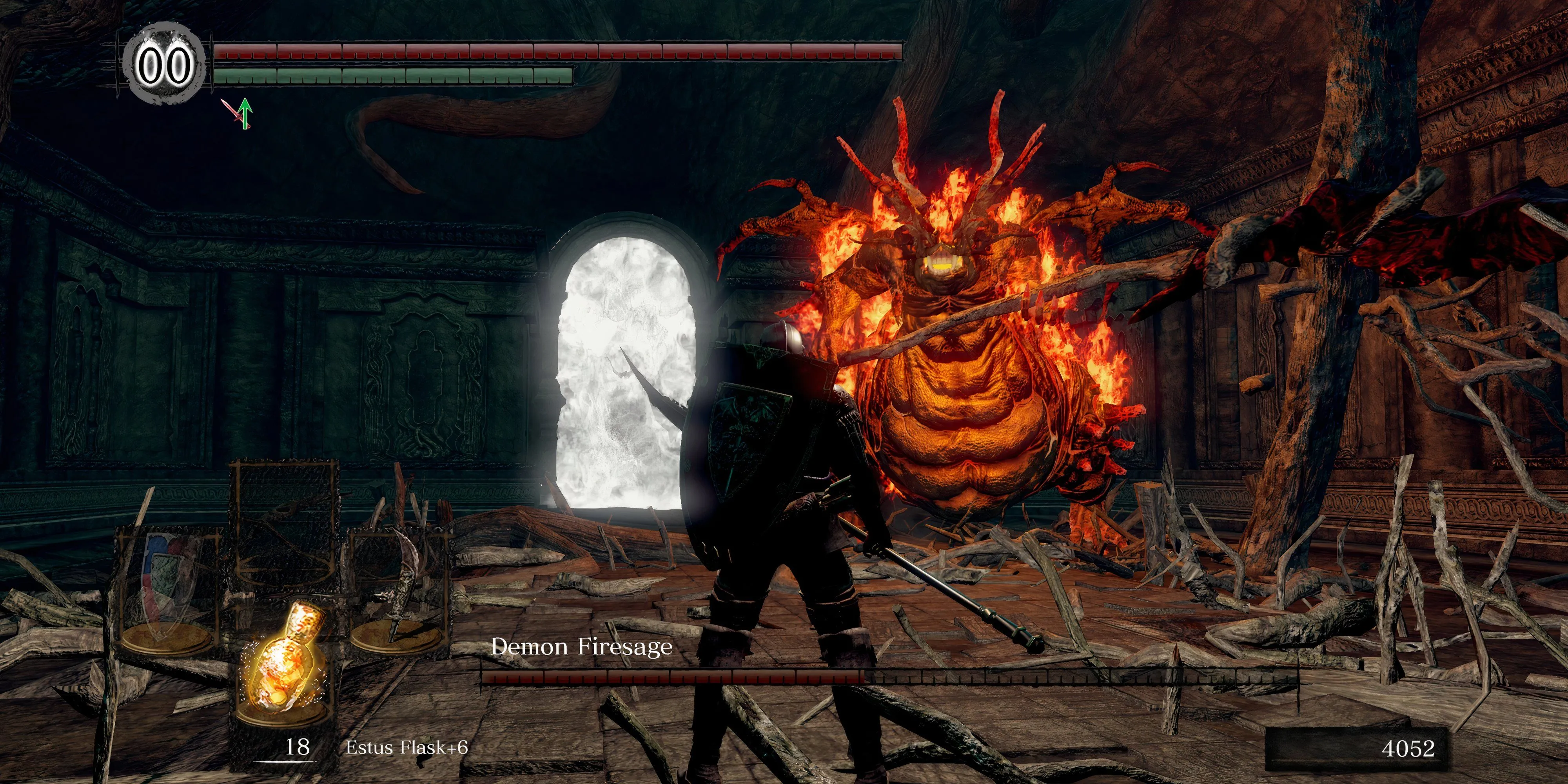 Nhân vật người chơi đang khám phá một khu vực đổ nát, thể hiện không khí u ám của Dark Souls