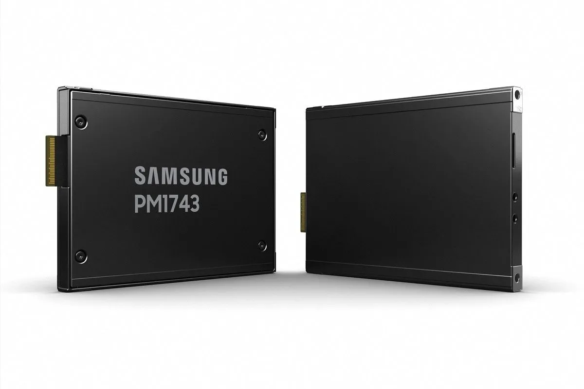Samsung PM1743 - Một mẫu ổ cứng SSD Enterprise được thiết kế cho trung tâm dữ liệu, nổi bật với độ bền và tuổi thọ cao