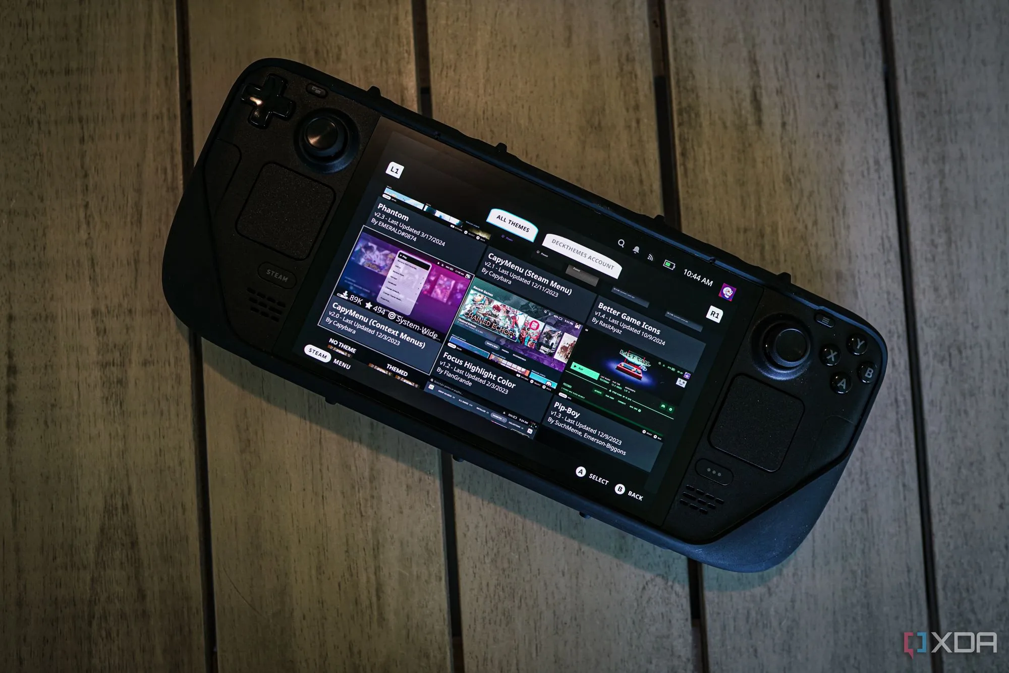 Steam Deck LCD hiển thị giao diện SteamOS, minh họa tính năng Wake-on-Bluetooth.