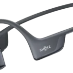 Tai nghe dẫn truyền xương Shokz OpenRun Pro 2 màu đen đeo trên người, minh họa thiết kế thoải mái và an toàn