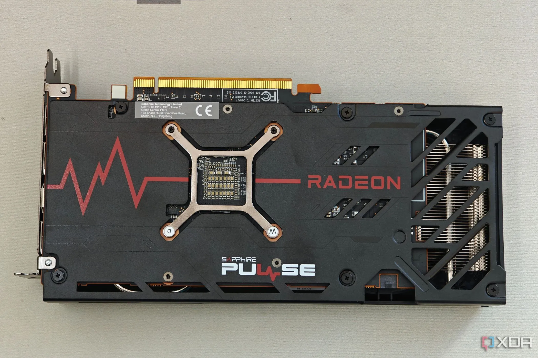 Tấm ốp lưng bằng nhựa của card đồ họa Radeon 7600 Pulse OC