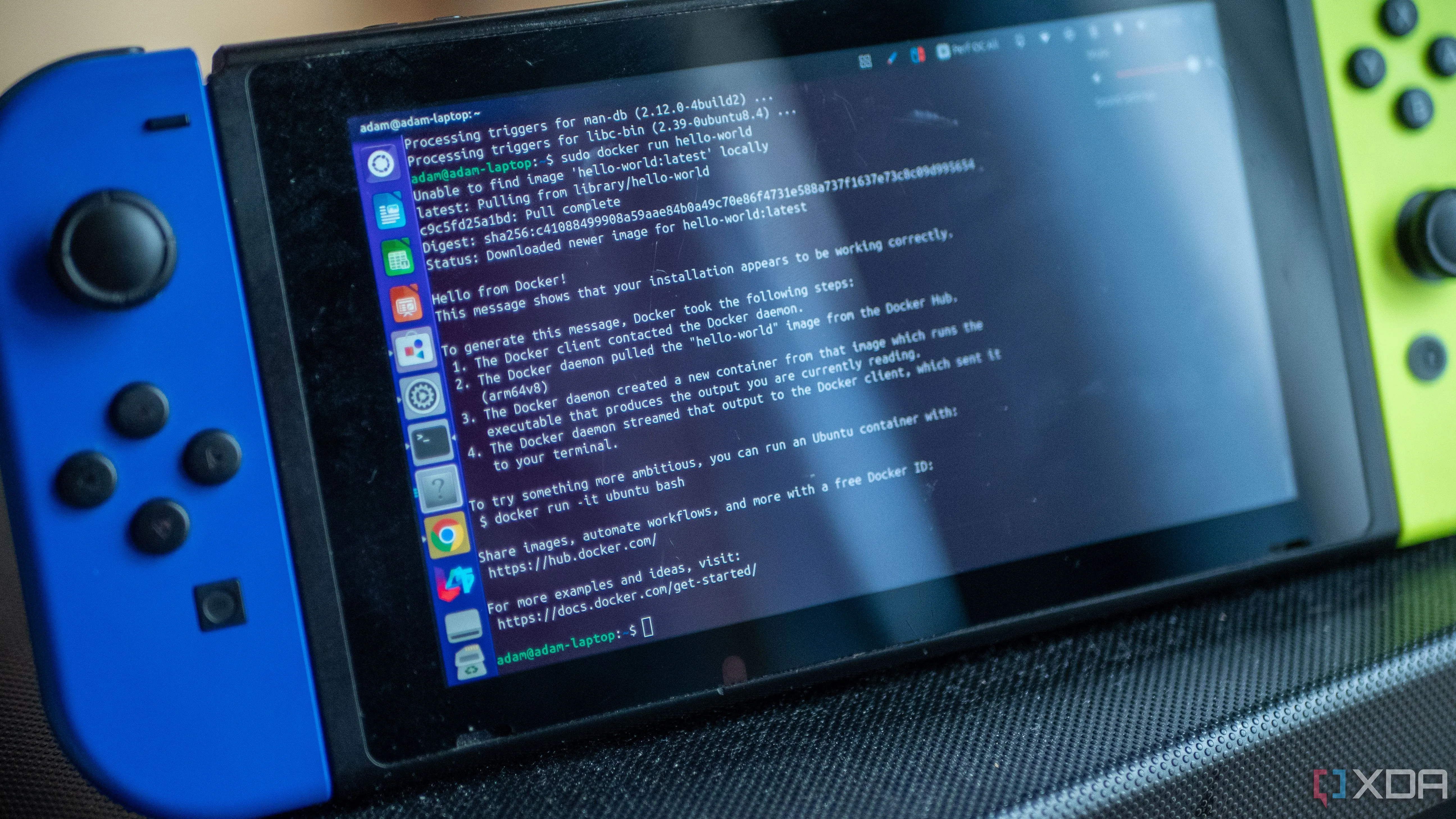 Terminal Linux trên Nintendo Switch hiển thị Docker đang chạy, chứng minh khả năng xử lý các ứng dụng lập trình phức tạp