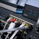 Thiết bị chuyển mạch, NAS và router minh họa hệ thống mạng gia đình